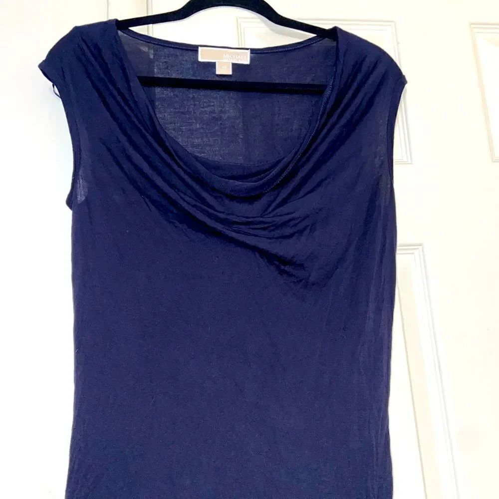 Micheal kors  slerveless top